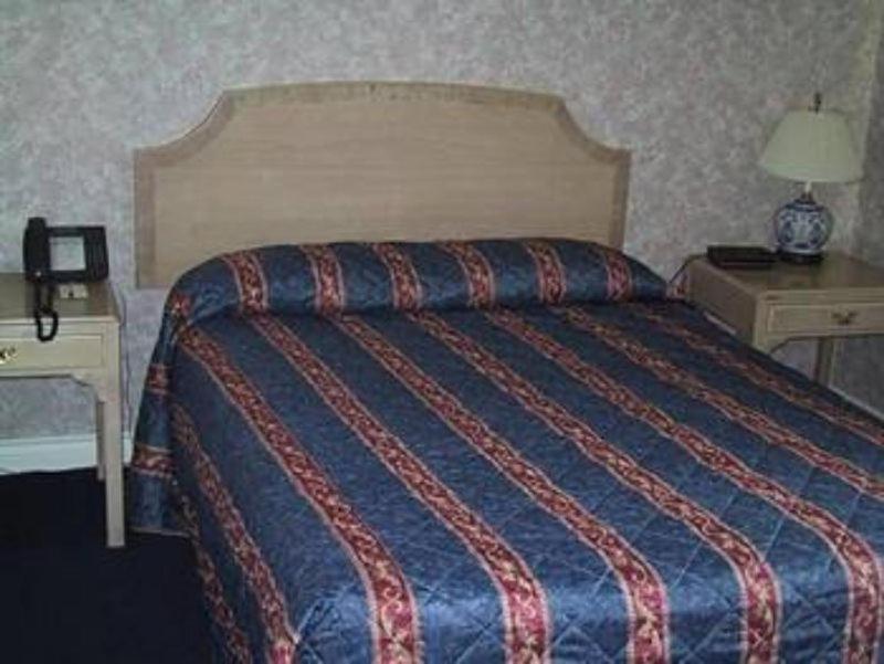 Montecassino Hotel & Event Centre Торонто Номер фото