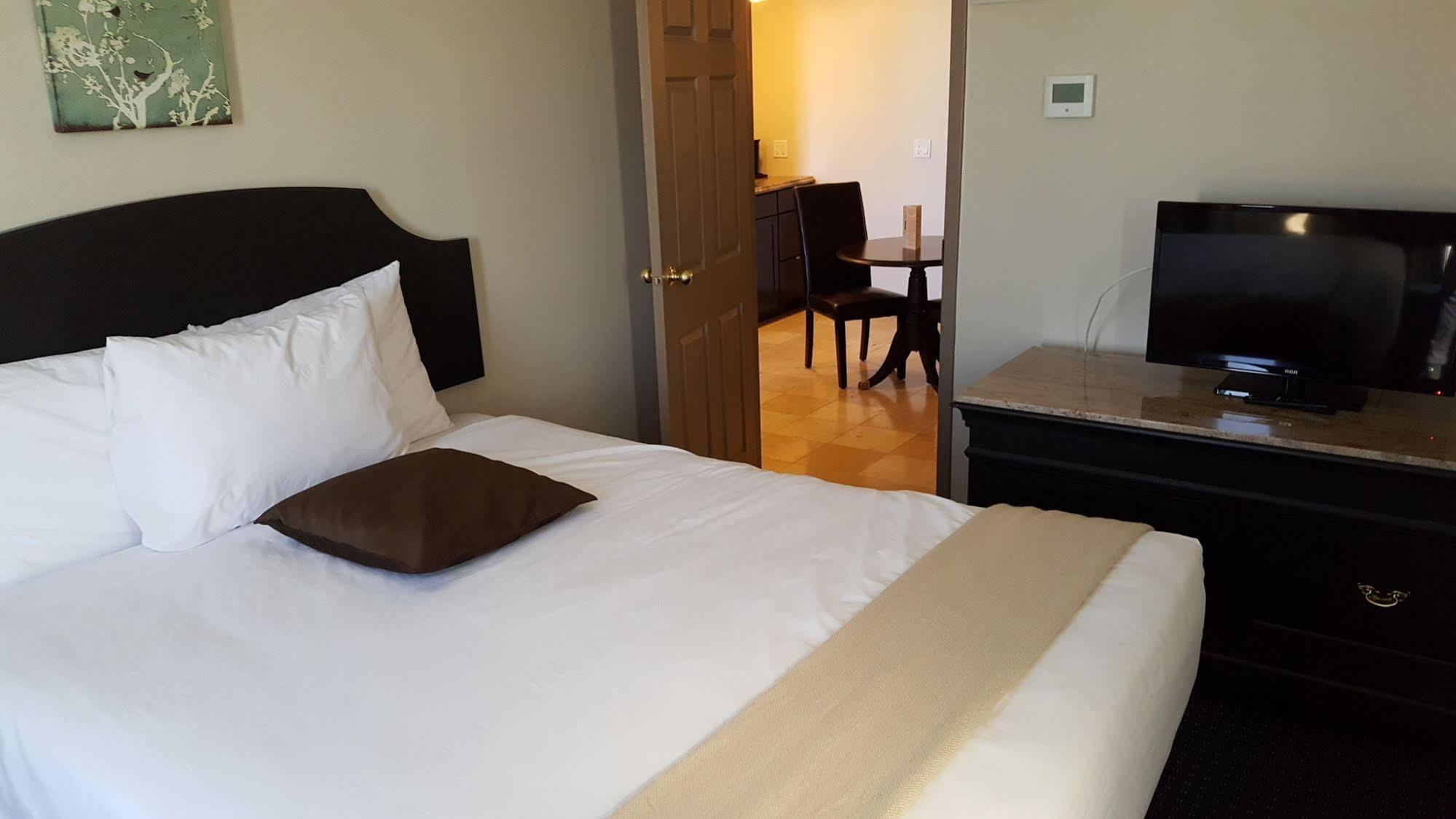Montecassino Hotel & Event Centre Торонто Экстерьер фото
